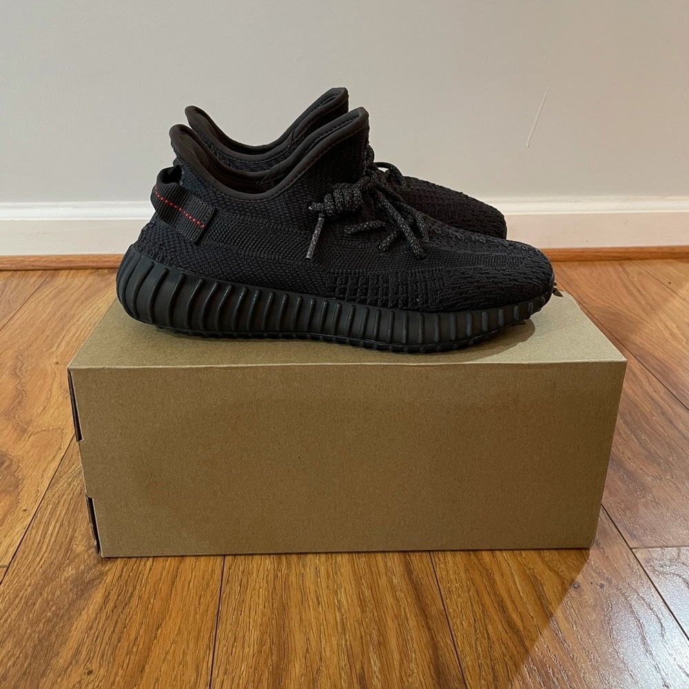Yeezy 350 Black V2 - size 6 men ( 7.5 woman )